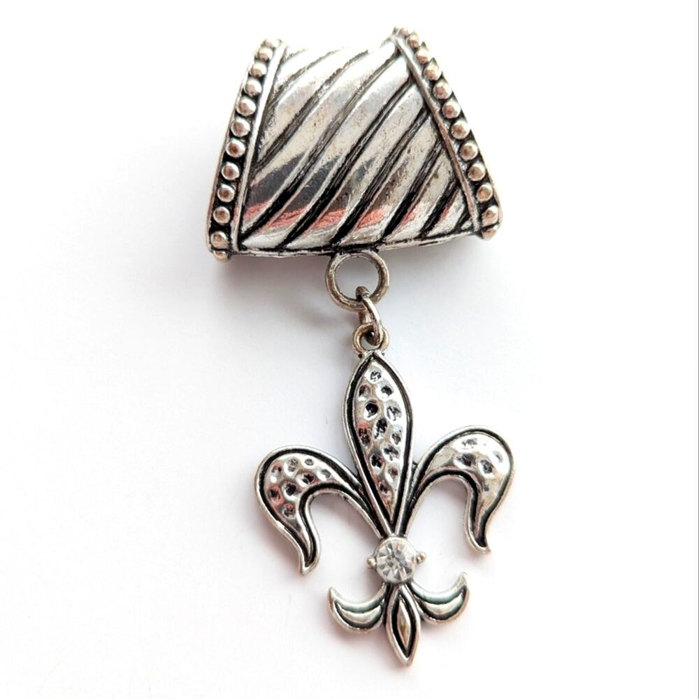 Vintage Large Silver Tone Chunky Fleur De Lis Rhinestone Pendant Scarf Ring Clip